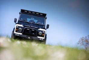 Arkonik Safari Land Rover Defender front exterior
