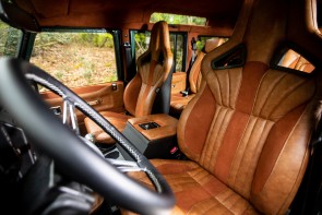 Arkonik Venture Land Rover Defender front seats