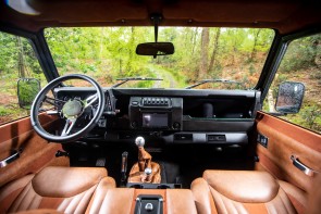 Arkonik Venture Land Rover Defender front interior view