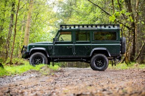 Arkonik Venture Land Rover Defender side profile 