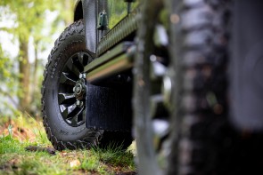 Arkonik Venture Land Rover Defender side profile angled