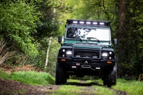 Arkonik Venture Land Rover Defender driving image