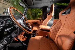 Arkonik Raider Land Rover Defender front interior
