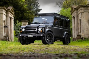 Arkonik Raider Land Rover Defender front quarter angle