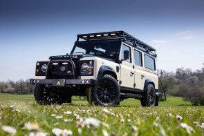 Arkonik Safari Land Rover Defender angled front exterior