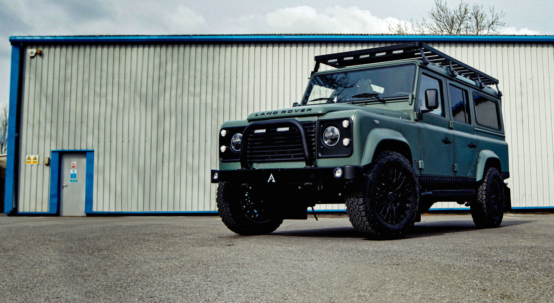 Defender 90 and 110 for sale. Customized Land Rover Defenders hand built as  new in our UK & US workshops