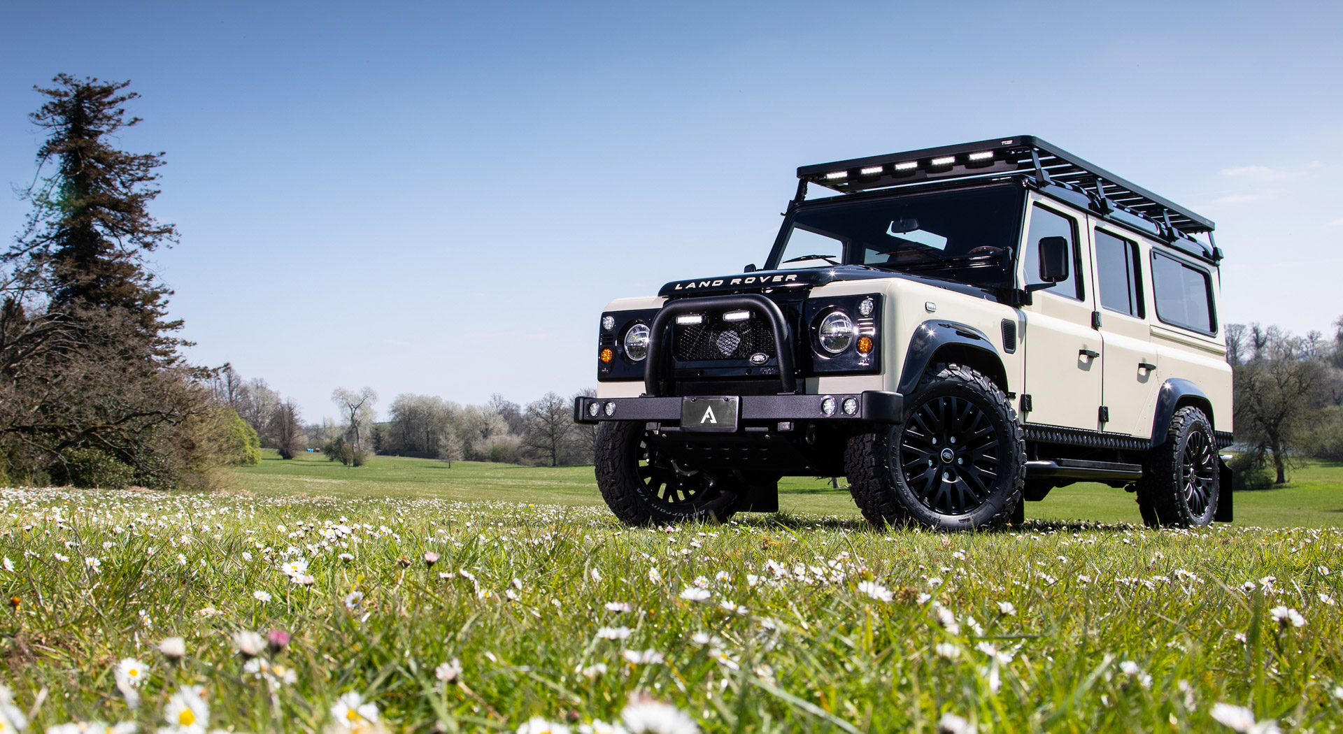 land rover on safari