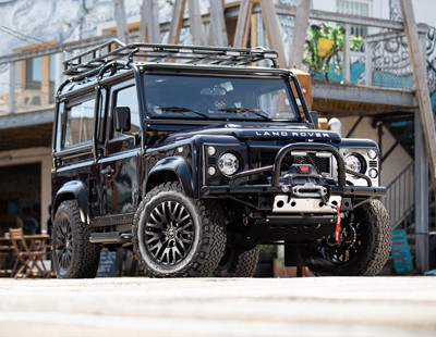 Front view of a Mariana Black Defender 90 by Arkonik
