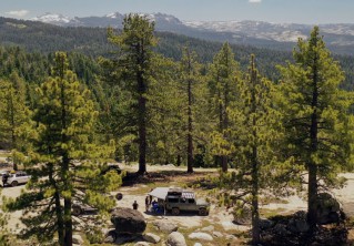 New Friends and<br>Old Land Rovers