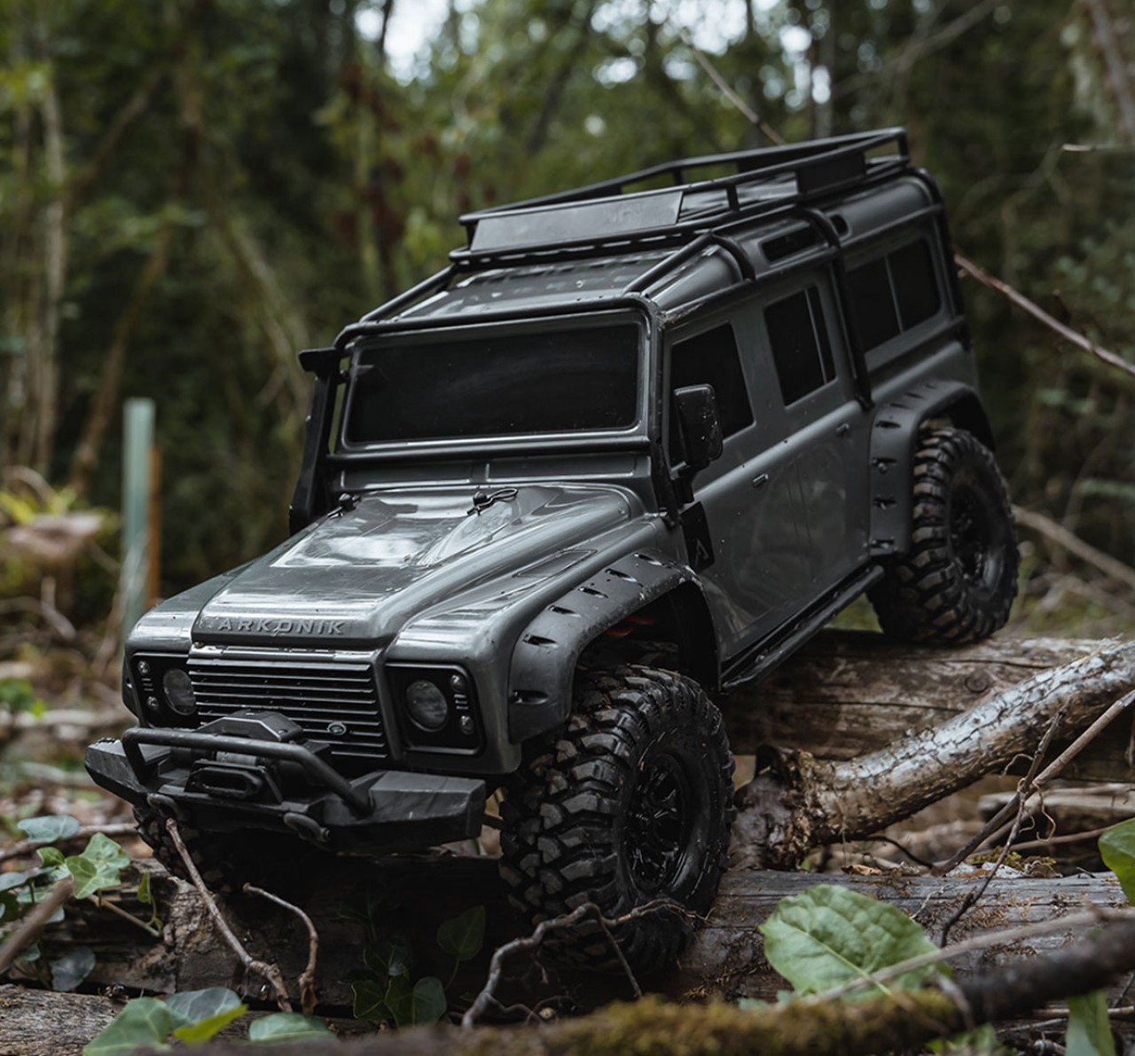 https://www.arkonik.com/assets/shop/214-arkonik-x-traxxas-110-rc-land-rover-defender-lg.jpg