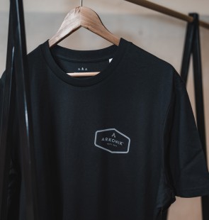 ‘Signature’ <span>T-shirt</span>